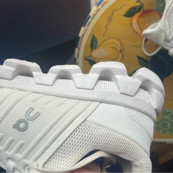 On Cloud Running White Low-Top Mesh Trainer 8.5 - Picture 11 of 15
